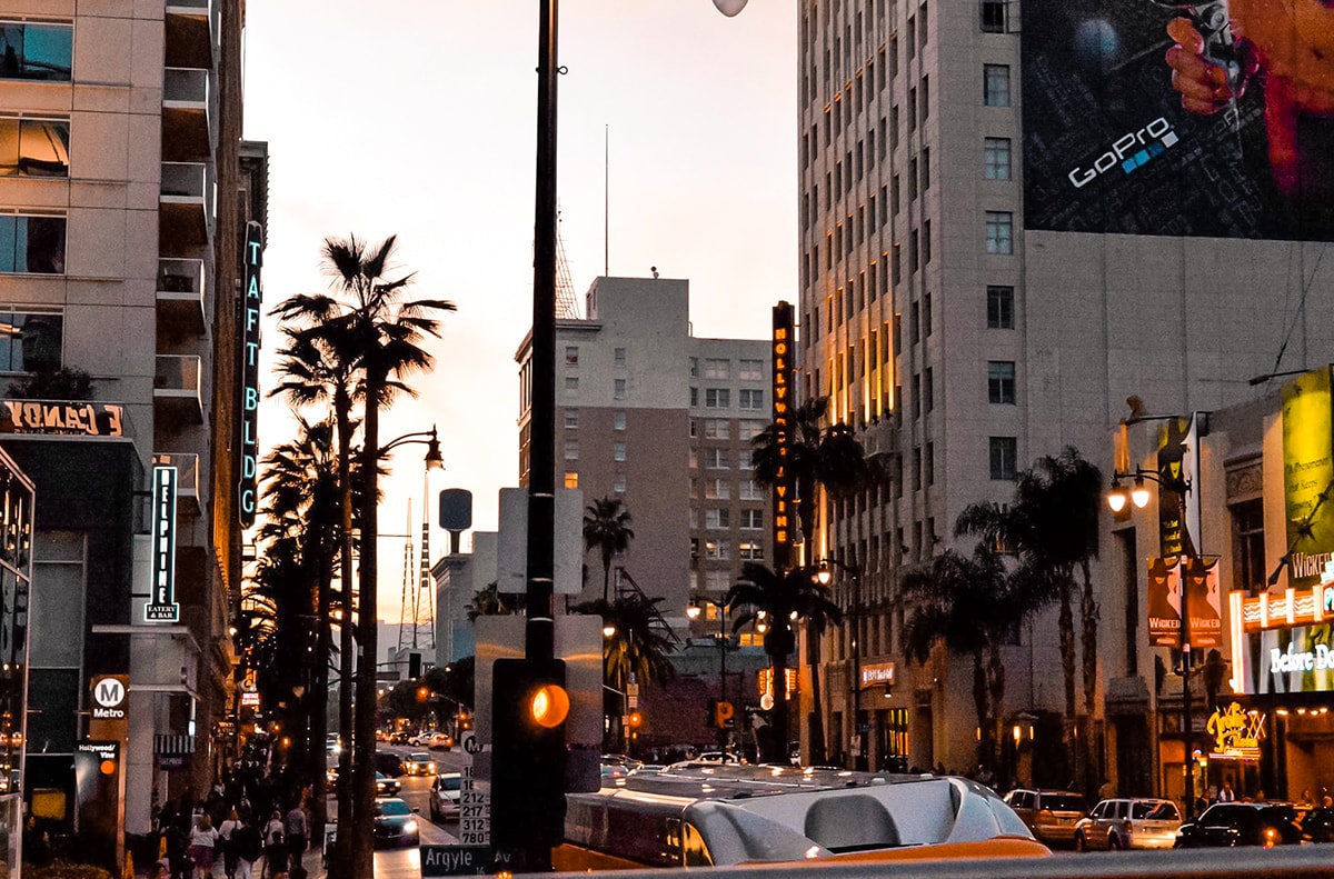 Starline Tours Hop On Hop Off Bus - Los Angeles 5 Stopover in Los Angeles, The United States | 48 and 24 Hour Itinerary | What to do in Los Angeles | Layover | Los Angeles | Stopover | One day in | Two days in | When to visit | Where to sleep | Where to eat | How to get around | What to do | Backpacking | Budget Travel | Solo Female Travel | Backpackers Wanderlust |