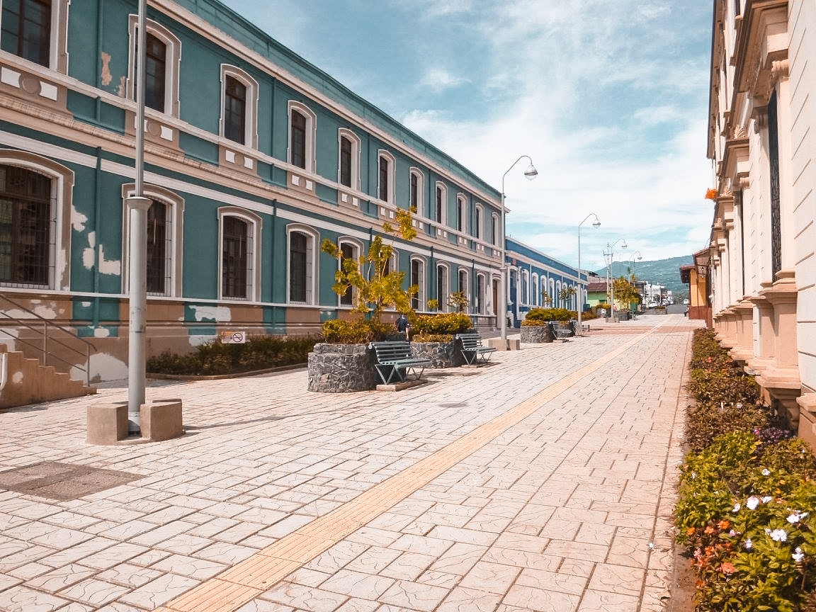 Costa Rica - A Travel Guide For Backpackers 6 Studing in Heredia, Costa Rica | Travel Central America | Learn Spanish | Hike | Hiking | Intercultura | Rainforest | Backpacking Costa Rica | San Jose | What to do | Where to sleep | Heredia | studying abroad | Backpackers Wanderlust |