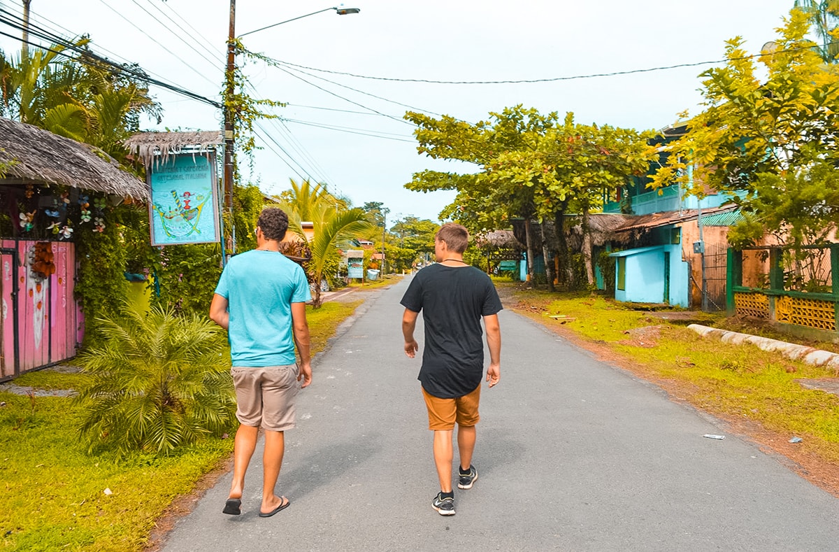 Costa Rica - A Travel Guide For Backpackers 7 Exploring Manzanillo and Puerto Viejo In Costa Rica | Travel Central America | Caribbean | Hike | Hiking | Ocean | Rainforest | Backpacking Costa Rica | Beautiful beaches | What to do | Where to sleep | wildlife | party | Backpackers Wanderlust |