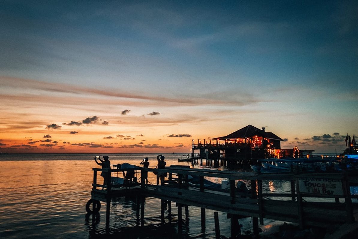 2 Weeks In Honduras Itinerary: Discover The Best Of This Underrated Gem 16 an incredible sunset in roatan which is a must visit when spending 2 weeks in honduras itinerary