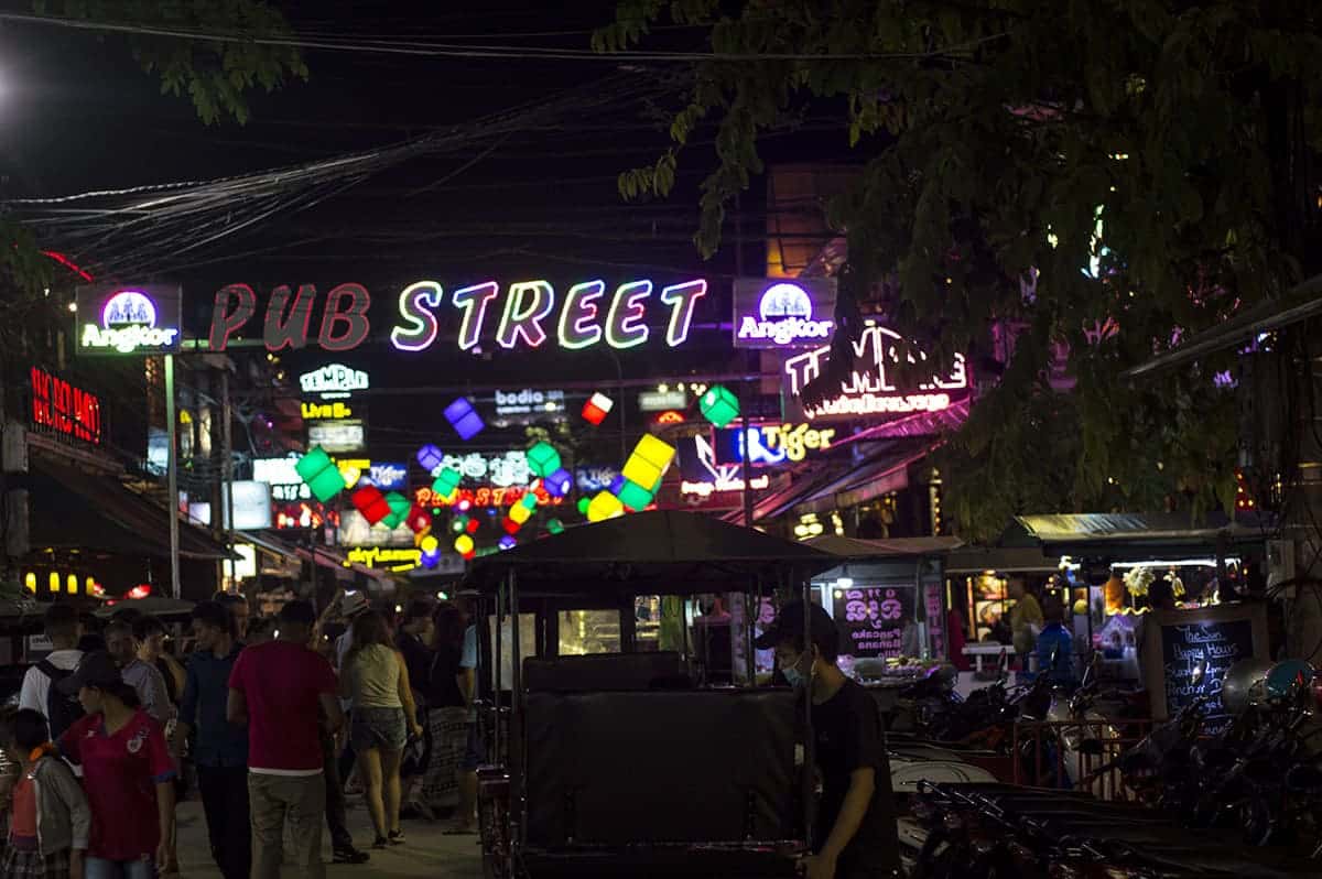 4 Days In Siem Reap: The Best Siem Reap Itinerary 13 pub street in siem reap at night