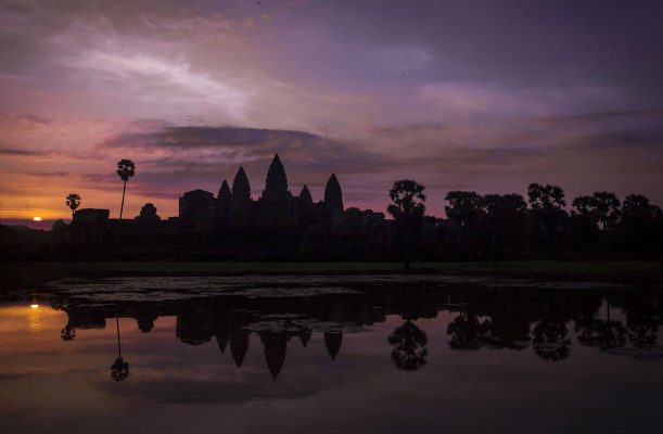 sunrise while on the angkor wat small circuit