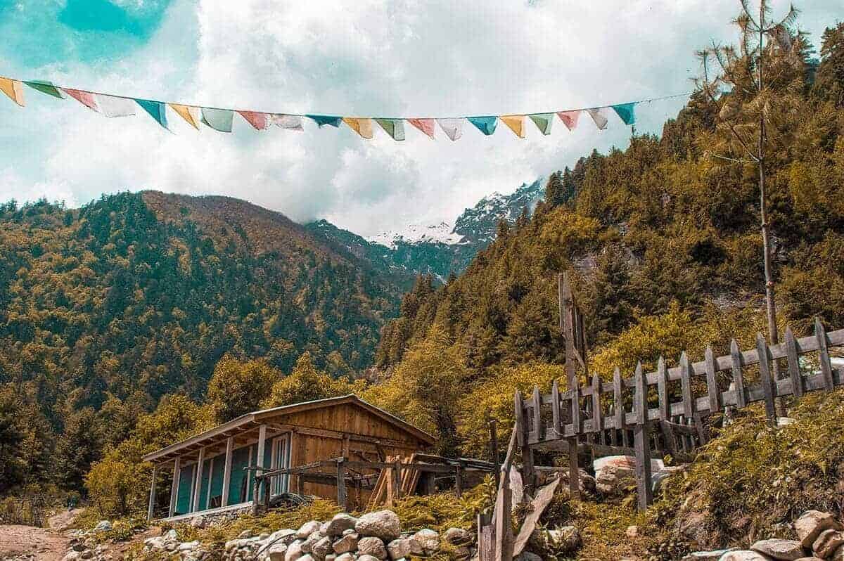 Annapurna Circuit Itinerary: All You Need To Know About The Best Trek In Nepal 15 local wooden house on the annapurna circuit