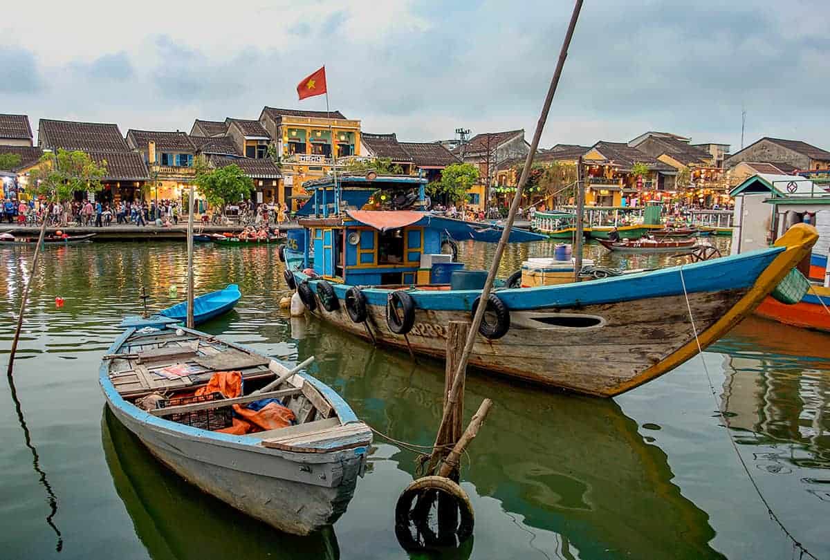 Backpacking Hoi An Itinerary: 3 Days In Hoi An Travel Tips 15 boats lined up on the river while backpacking hoi an ancient town