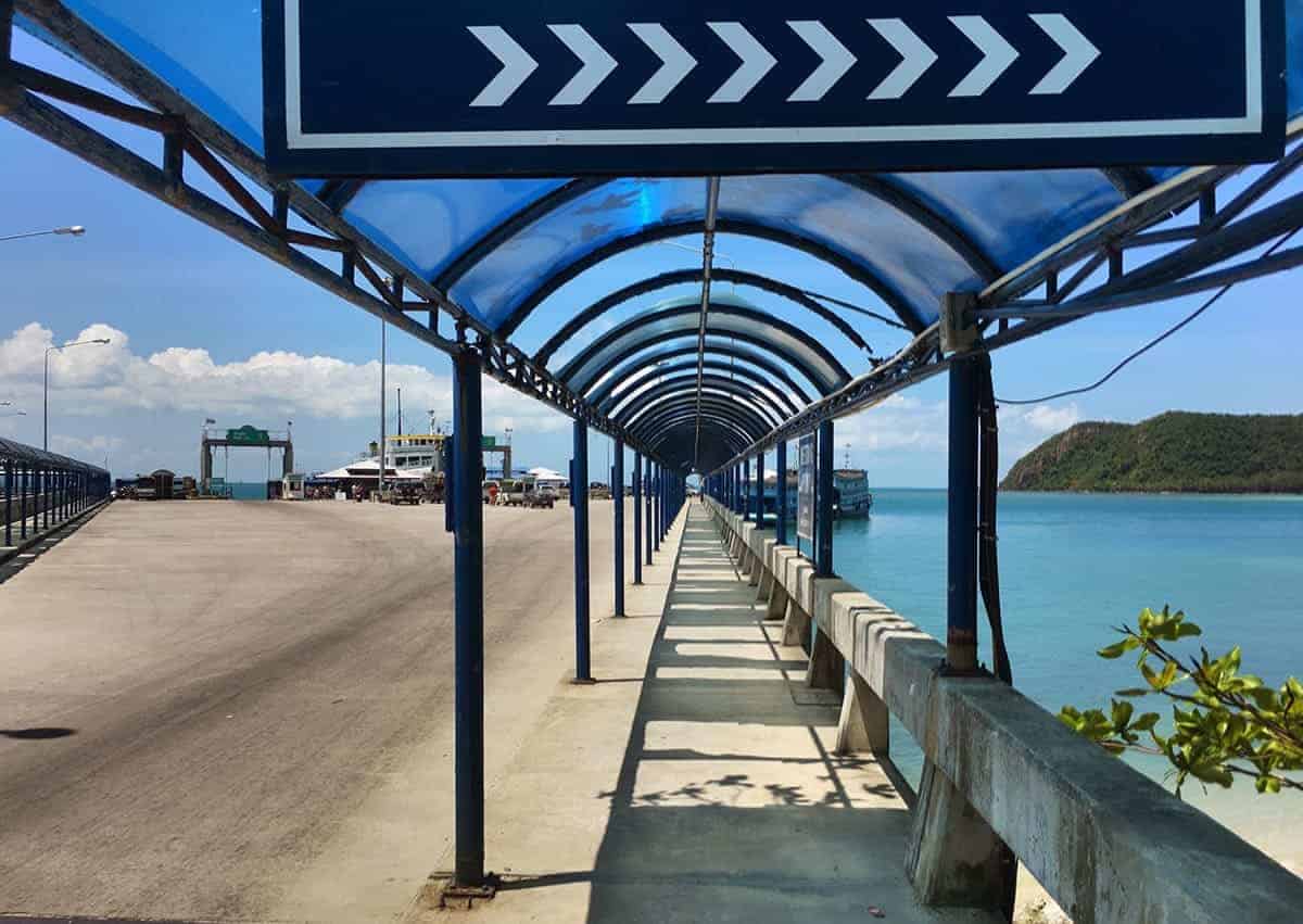 Backpacking Koh Phangan: Parties, Beers & Beaches 11 arriving at the ferry terminal in thong sala koh phangan