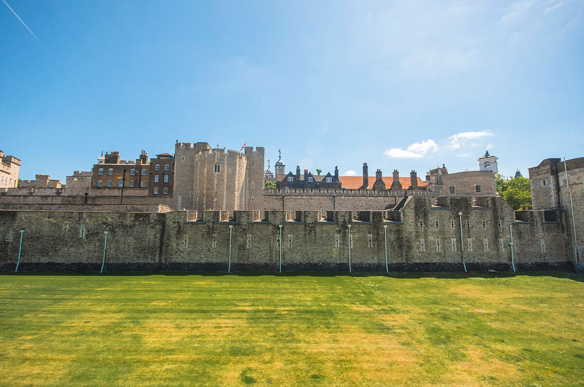 Backpacking London: All Budget Travelers Need To Know 21 tower of london blue sky backpacking london