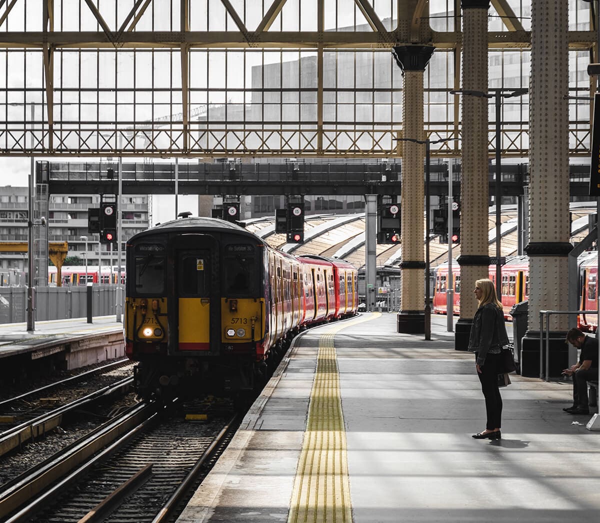 Backpacking London: All Budget Travelers Need To Know 7 train station backpacking london