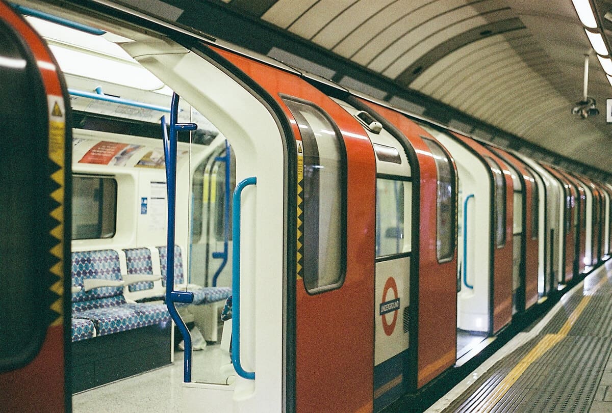 Backpacking London: All Budget Travelers Need To Know 9 tube backpacking london