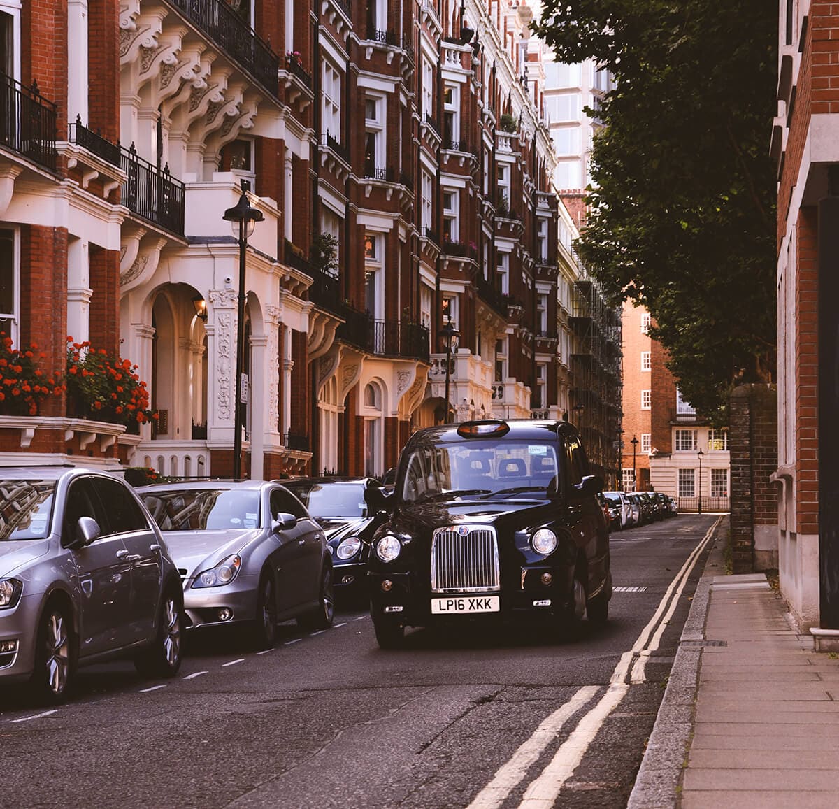 Backpacking London: All Budget Travelers Need To Know 8 taxi backpacking london