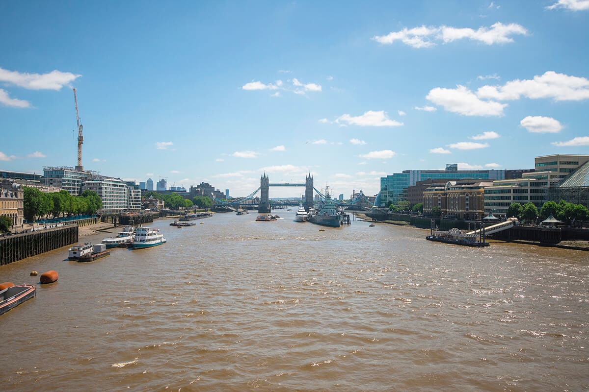 Backpacking London: All Budget Travelers Need To Know 24 busy river thame backpacking london