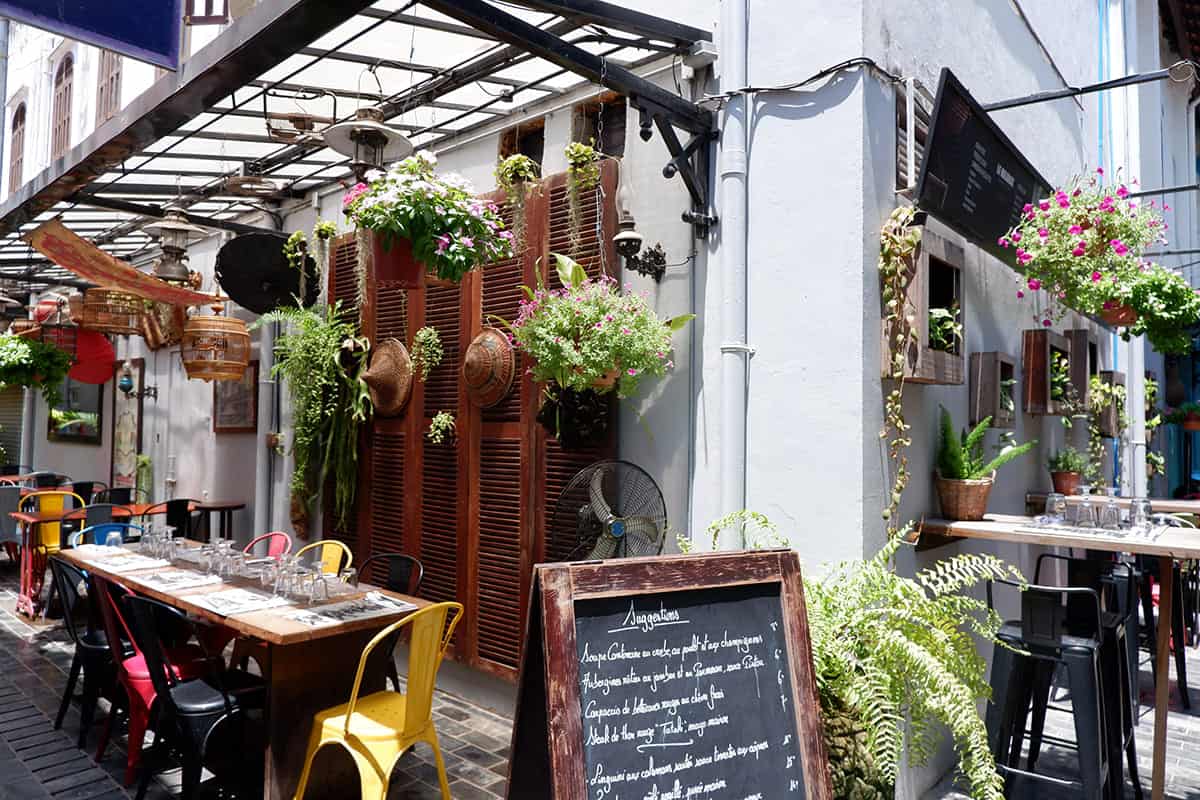 Backpacking Siem Reap On A Budget: Top Tips For Travelers 17 cute little restaurant in siem reap