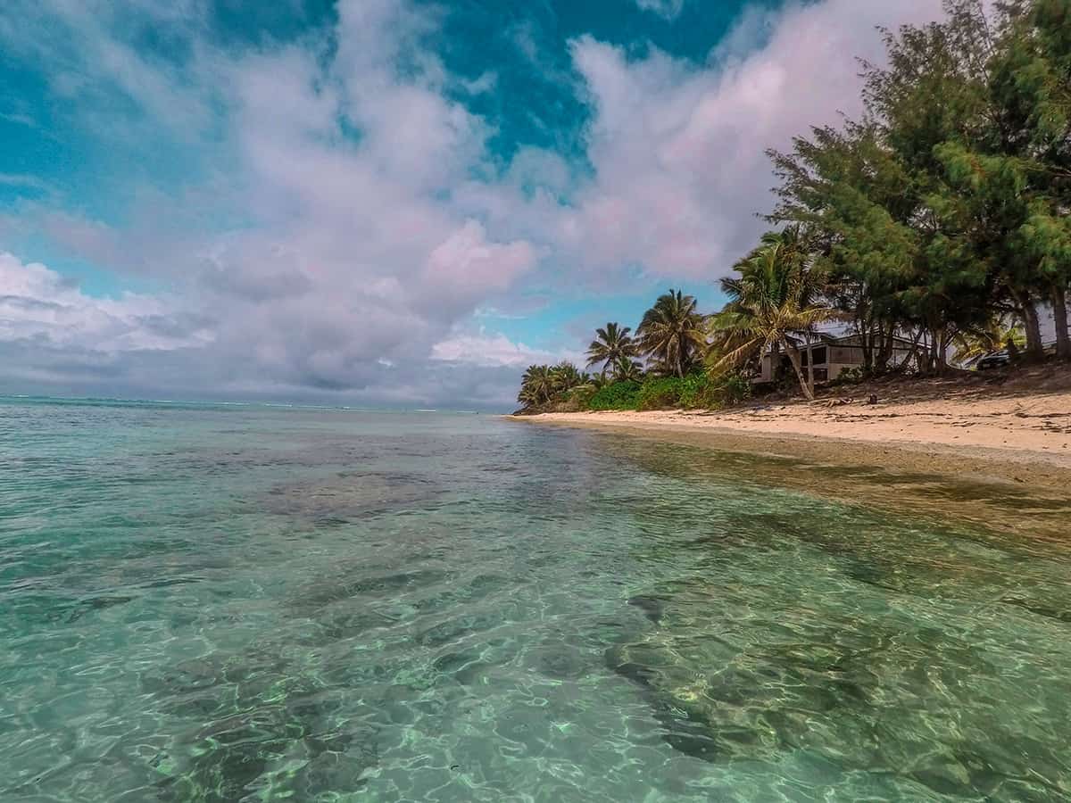 The Best Beaches In Rarotonga You Need To Visit (2025) 8 titikaveka beach on a clear day in rarotonga