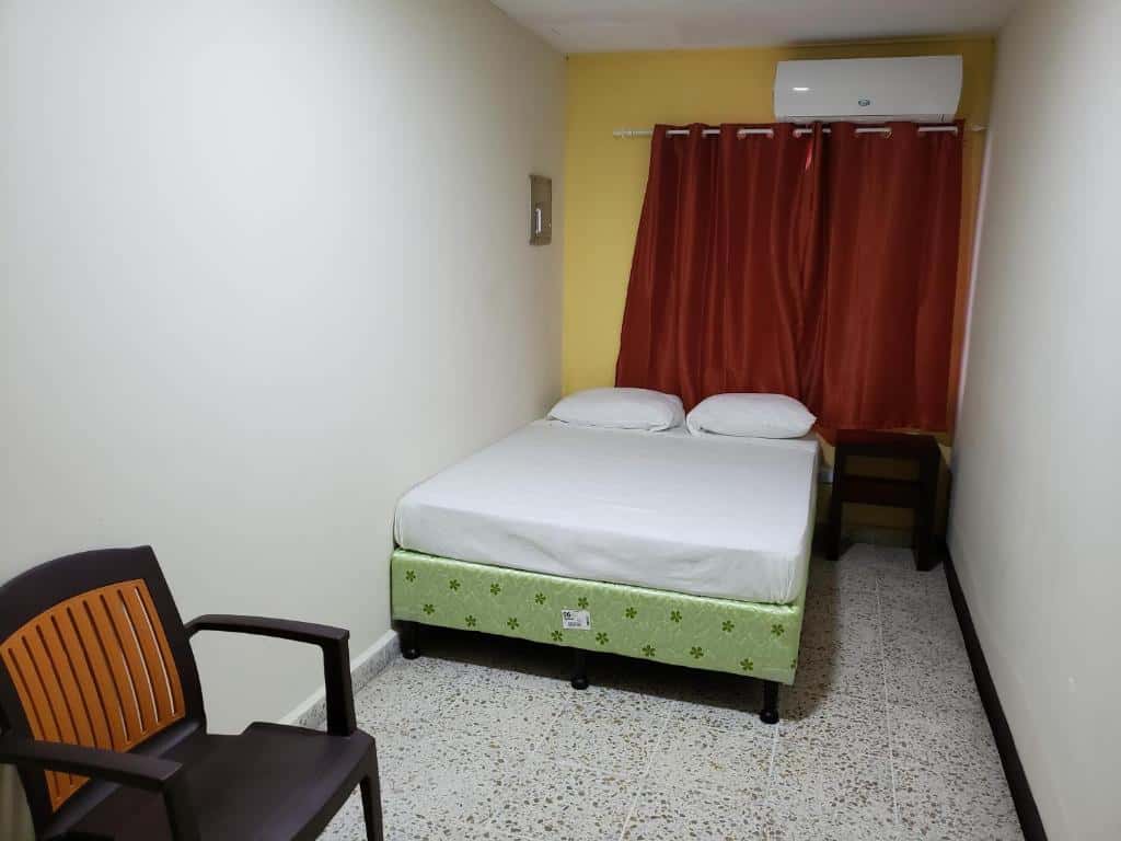 Best Hostels In La Ceiba For Budget Backpackers 2025 20 the standard private room at hotel el dorado in la ceiba