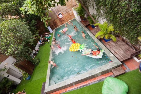 pool party with the best hostels in phnom penh