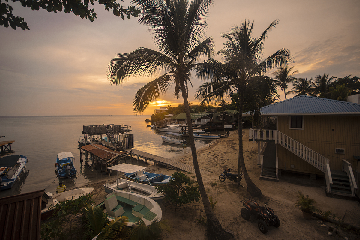 20 BEST Things To Do In Roatan: Discover Paradise (2025) 25 watching an incredible sunset from west bay in roatan