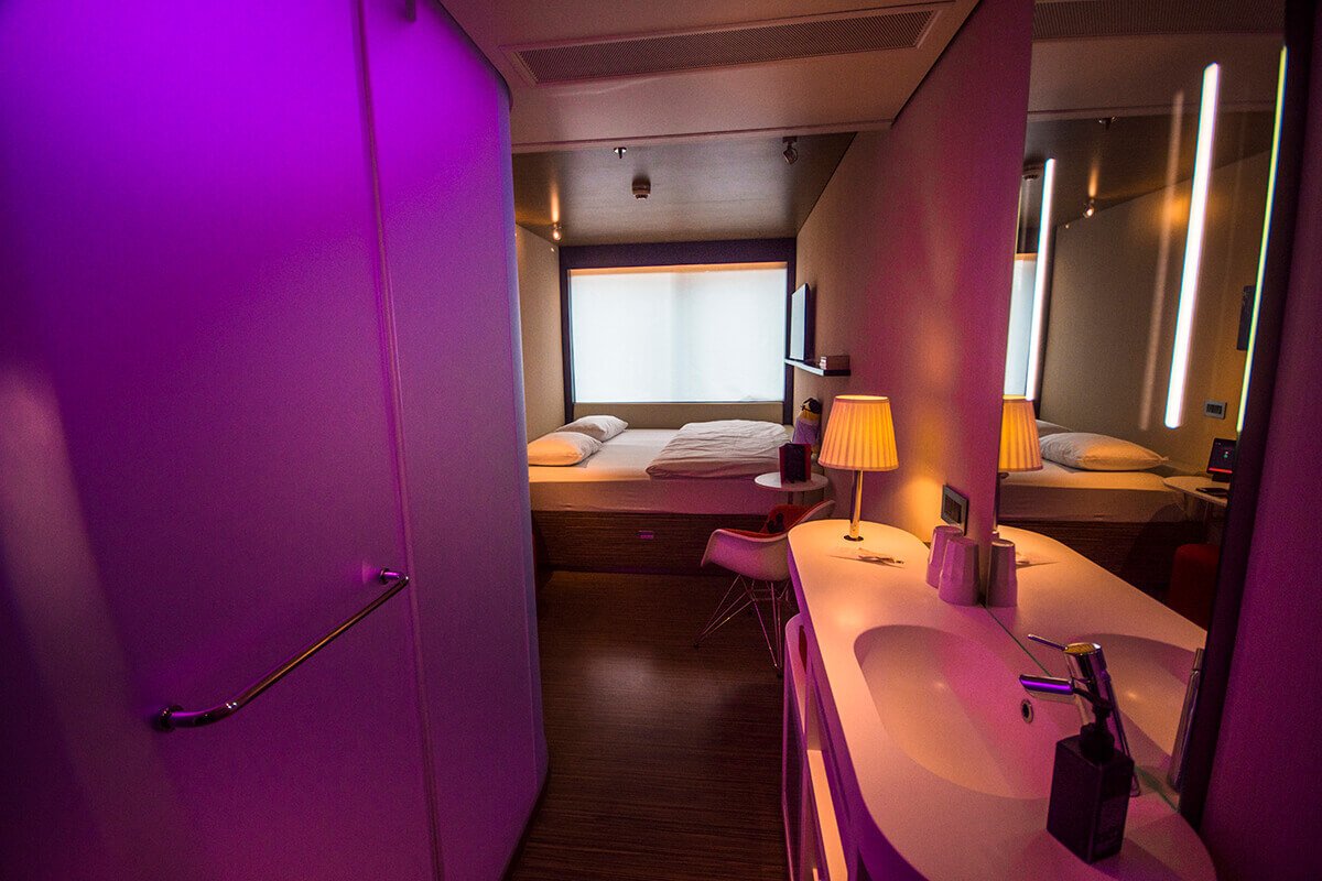 CitizenM Tower Of London Review: A Hotel For Modern Travelers 9 entire room citizenm tower of london review