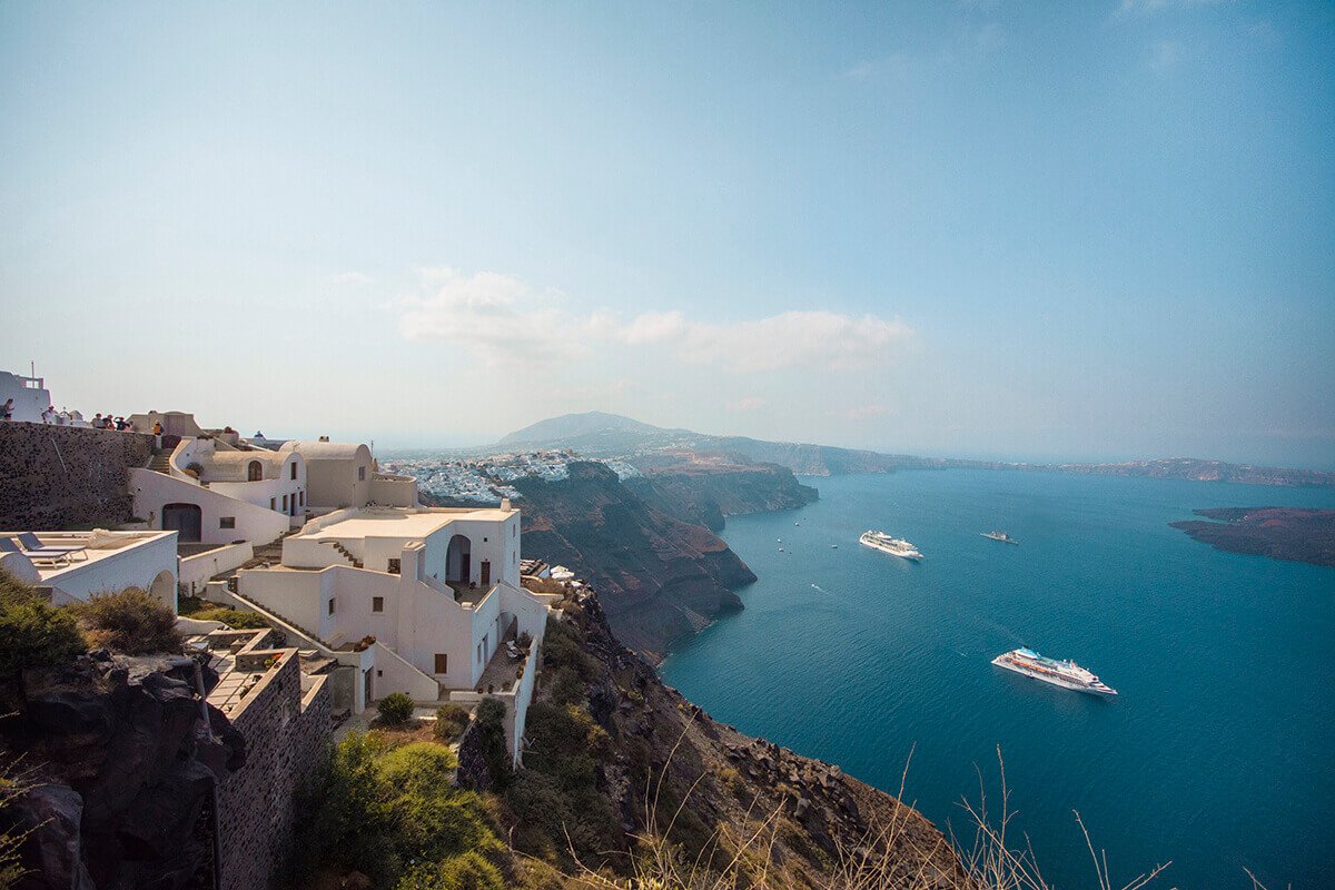 Hike From Fira To Oia In Santorini: Is It Worth It? 4 morning cruise ships in santorini