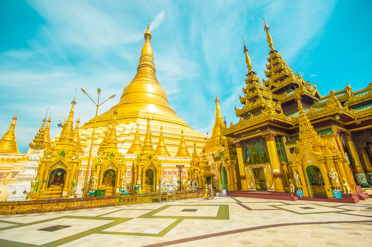 Three Days In Yangon Itinerary: The ULTIMATE Guide 5 Exploring Shwedagon Pagoda in Yangon, Myanmar | Travel blog Yangon, Myanmar | What to do in Yangon | Yangon | My time in Yangon | 48 hours in Yangon | Shwedagon Pagoda | Temple | Best photos of Yangon | Solo Female Travel | Backpackers Wanderlust |