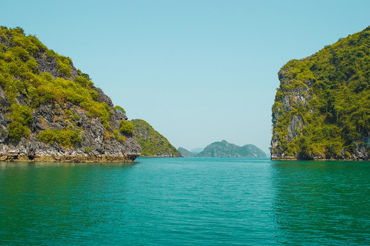 Explore Ha Long Bay On A Budget, Vietnam 1 Ha Long Bay On A Budget, Vietnam | Cheap Ha Long Bay Cruise | Cat Ba Island | Adventure | Backpack South East Asia | Travel | Backpacking | Must Visit | Do Not Miss | Vietnam | Ha Long Bay Cruise | Ocean Tours | Adventure | Photography | Backpackers Wanderlust |