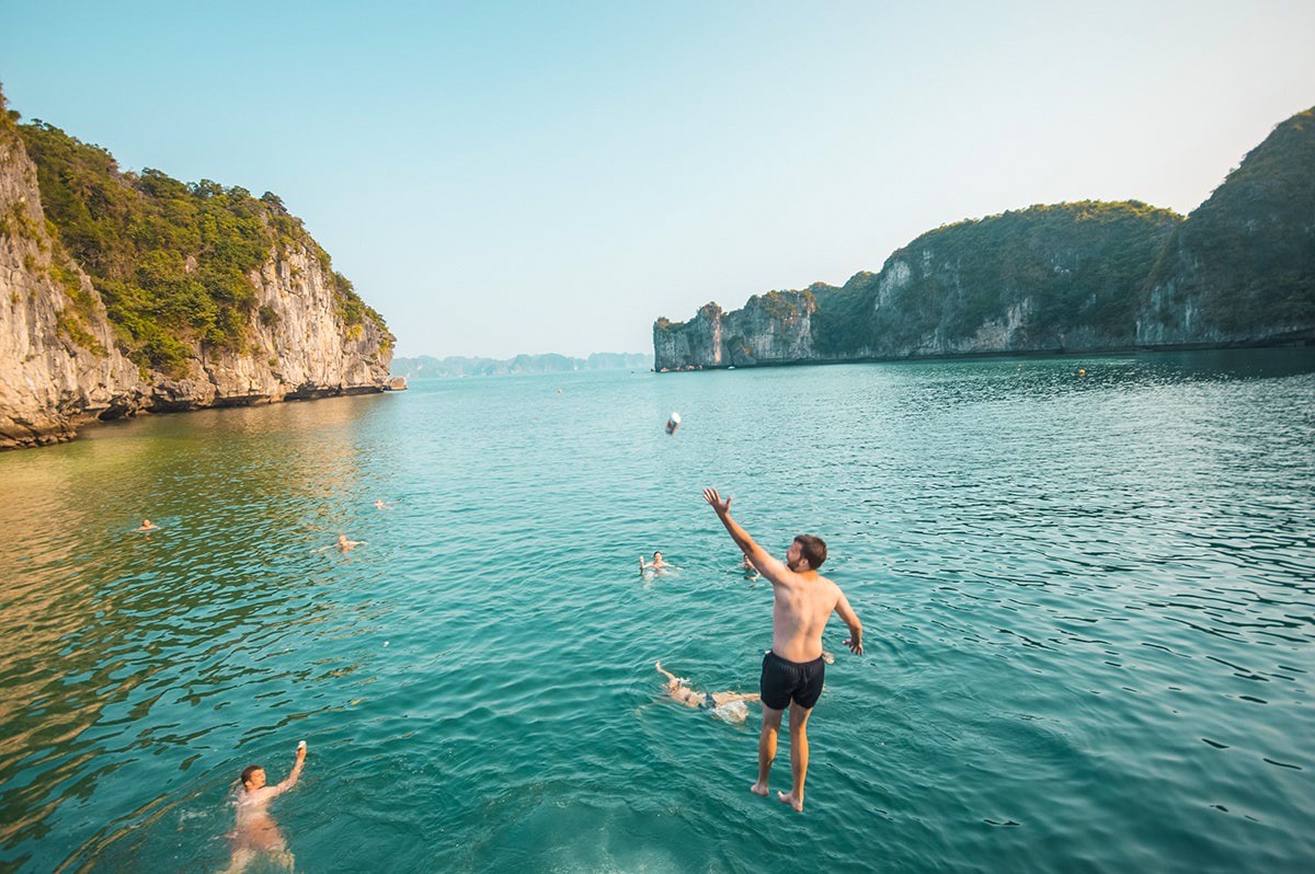 Explore Ha Long Bay On A Budget, Vietnam 20 Ha Long Bay On A Budget, Vietnam | Cheap Ha Long Bay Cruise | Cat Ba Island | Adventure | Backpack South East Asia | Travel | Backpacking | Must Visit | Do Not Miss | Vietnam | Ha Long Bay Cruise | Ocean Tours | Adventure | Photography | Backpackers Wanderlust |