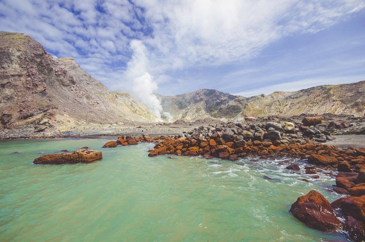 Explore White Island, New Zealand | New Zealand's Most Active Volcano | Whakatane | North Island | Backpack New Zealand | Travel | Backpacking | Surlphur | Geothermal | Amazing landscapes | Photography | Backpackers Wanderlust |