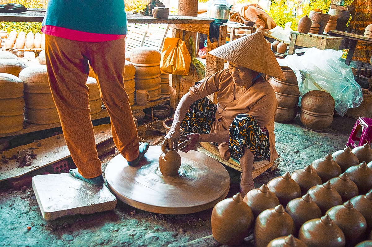 Thanh Ha Pottery Village In Hoi An: Best Tips For Visiting 8 spinning pots at thanh ha pottery village hoi an vietnam