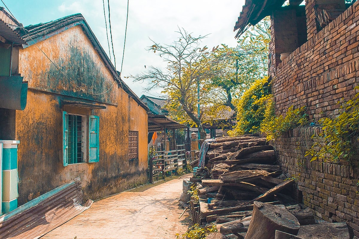 Thanh Ha Pottery Village In Hoi An: Best Tips For Visiting 4 street in thanh ha pottery village