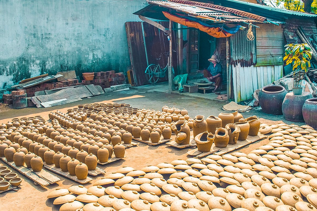 Thanh Ha Pottery Village In Hoi An: Best Tips For Visiting 5 drying pots outside a house at thanh ha pottery village in hoi an