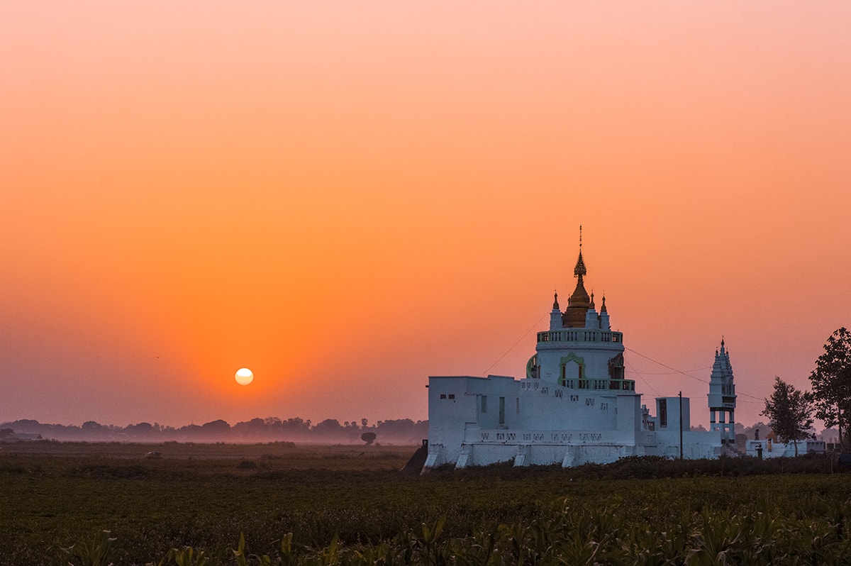 The Best Tour Of Mandalay, Myanmar 1 Day Tour Mandalay Myanmar Including Visiting U Bein Bridge, Inwa Town, A Monestary, A Beautiful Sunset And Many More | What to do in Mandalay | Best things to do in Mandalay | Mandalay photography | Travel blog Mandalay | Backpackers Wanderlust |