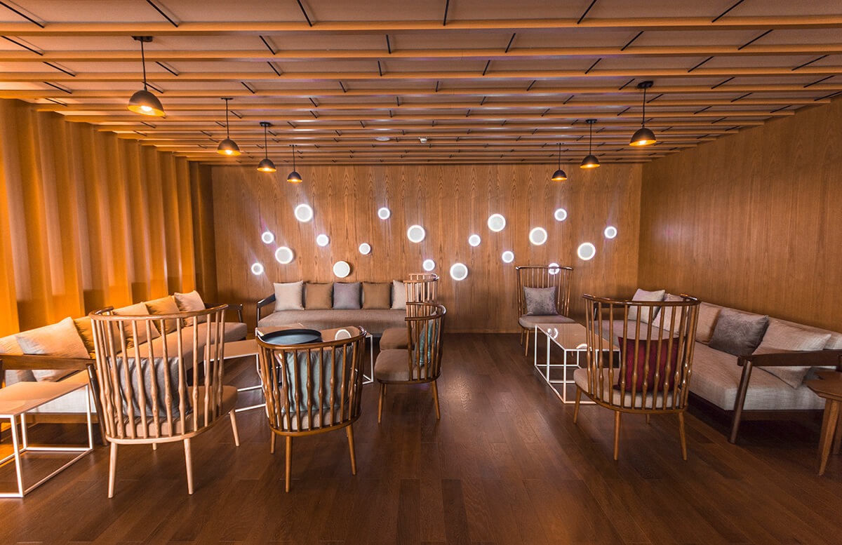 louging area at the grand hyatt kochi bolgatty