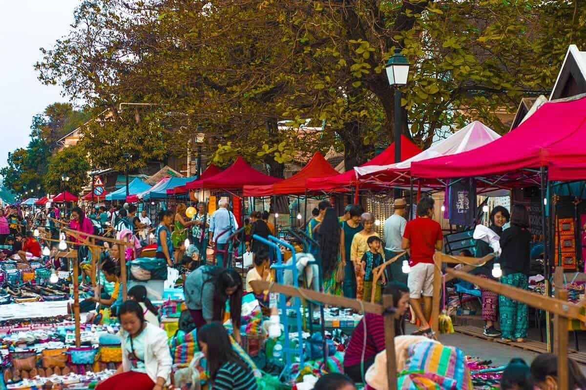 Luang Prabang Night Market: What You NEED To Know 14 crowds at luang prabang night market