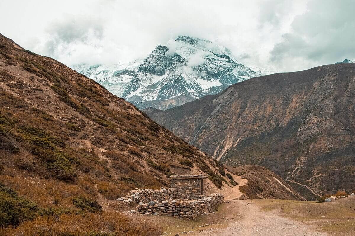 trail manang to yak kharka on the annapurna circuit