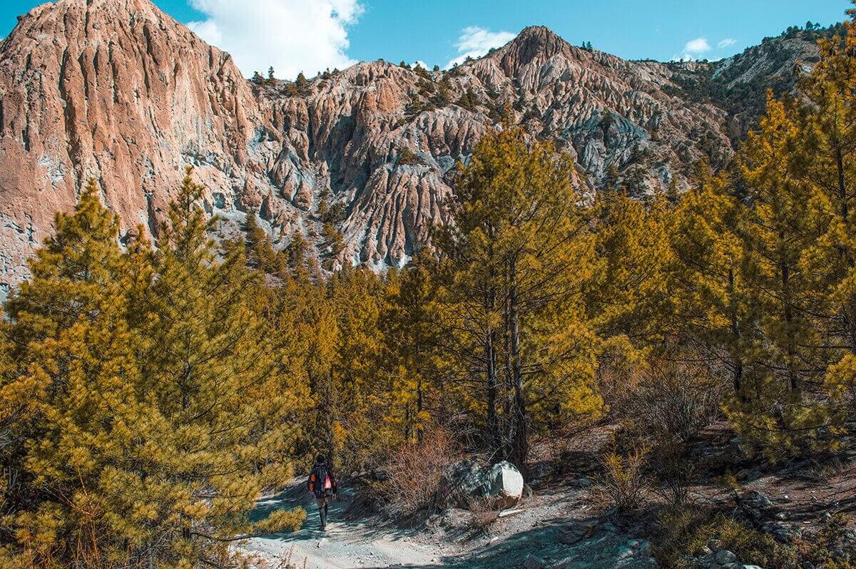 Day 7: Ngawal To Manang On The Annapurna Circuit 5 cliff views ngawal to manang on the annapurna circuit
