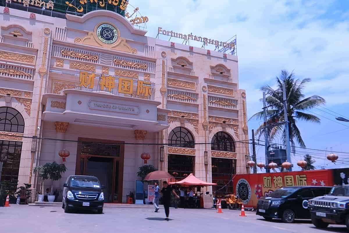 Phnom Penh To Sihanoukville: The 5 Best Ways To Travel 15 one of the many casinos and hotels in sihanoukville