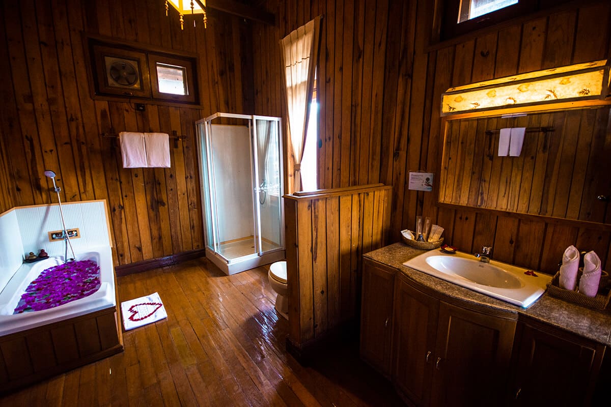 Serenity Inle Resort: The Best Stay In Inle Lake 7 bathroom in bungalow serenity inle resort