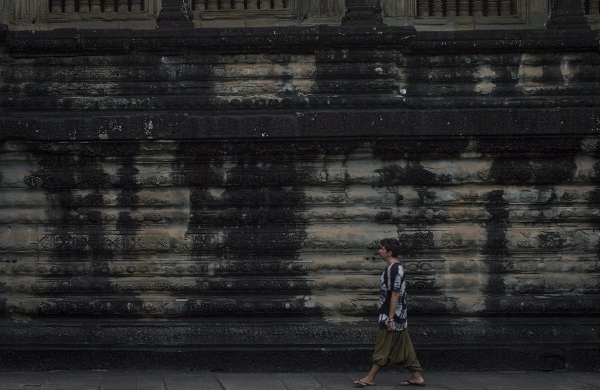 4 Days In Siem Reap: The Best Siem Reap Itinerary 4 walking through angkor wat in siem reap
