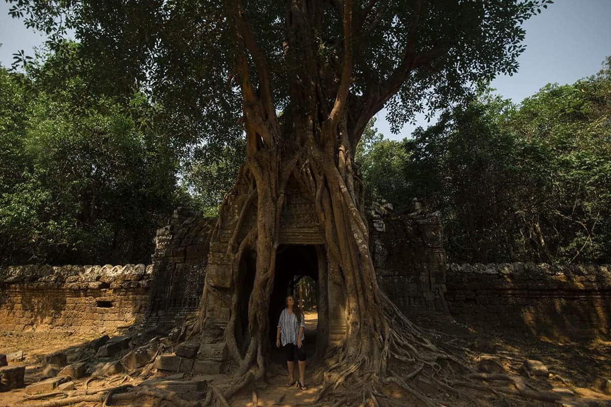 4 Days In Siem Reap: The Best Siem Reap Itinerary 2 checking out the temples in angkor archeological park on the 4 days in siem reap itinerary