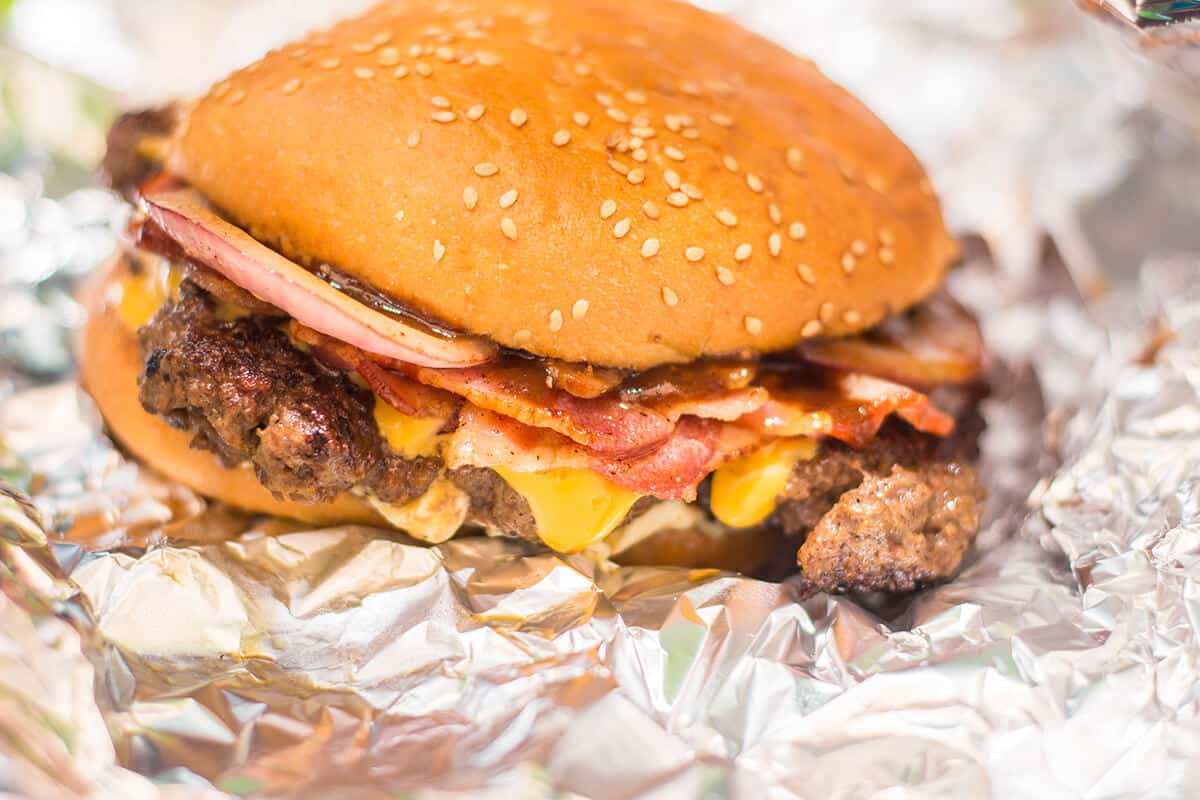 30 Best Things To Do In Rarotonga For The Ultimate Holiday 18 delicious bbq bacon burger from villis burgers
