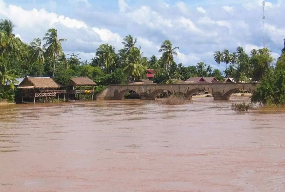 2 Weeks In Laos Itinerary: BEST Route North To South 55 bridge over river in don det
