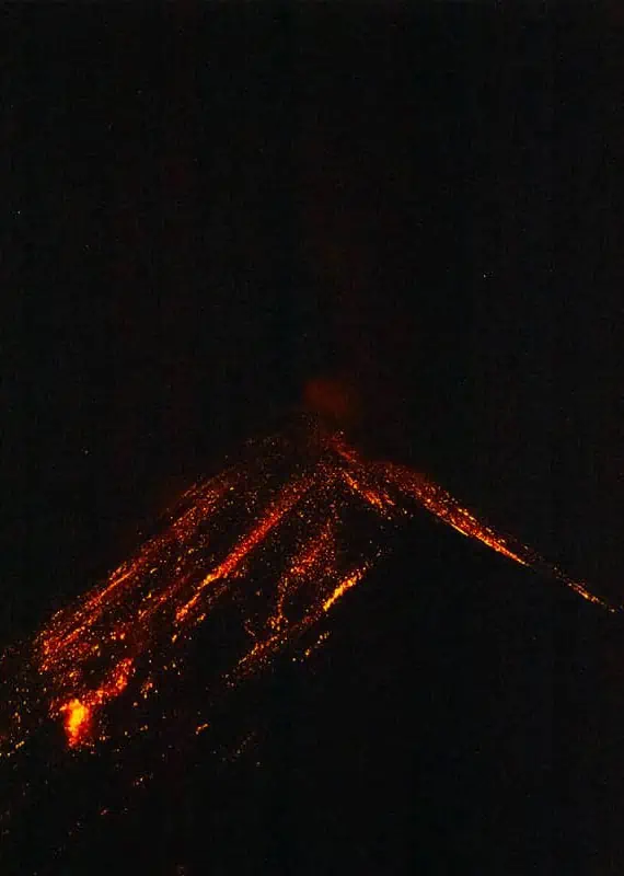 Acatenango Volcano Hike Difficulty: BEST GUIDE (2025) 22 lava lighting up the sky from fuego volcano at night