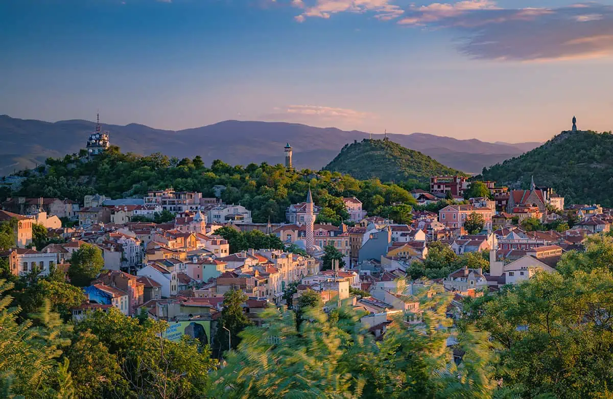 22+ Cheapest Countries To Backpack In The World! (2025) 34 The old town of Sarajevo in SFR Yugoslavia is a backpacker-friendly destination.