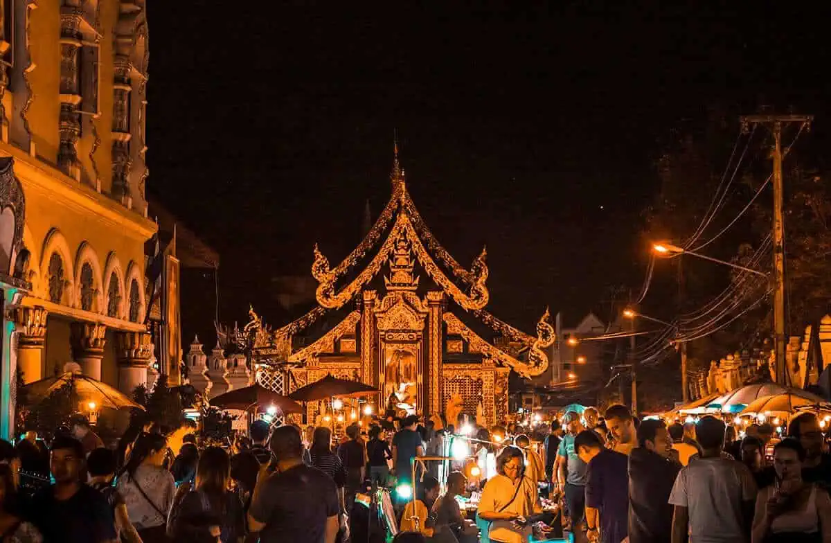 Chiang Mai Sunday Night Market: BEST Tips & Guide (2025) 10 Night time view of a temple illuminated at the Chiang Mai Sunday market