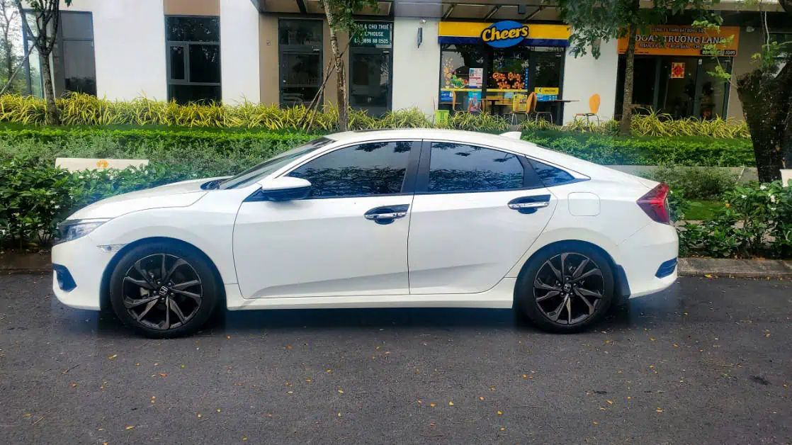 How To Travel From Da Nang To Hoi An 6 a typical private transfer in a 4 door sedan that you would take to hoi an from da nang