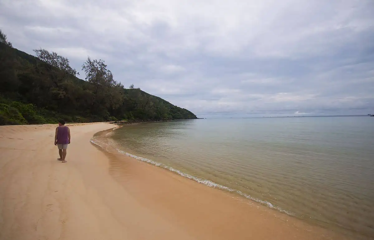 Koh Rong Or Koh Rong Samloem: Which Is BEST (2025) 32 isolated beaches on koh rong samloem