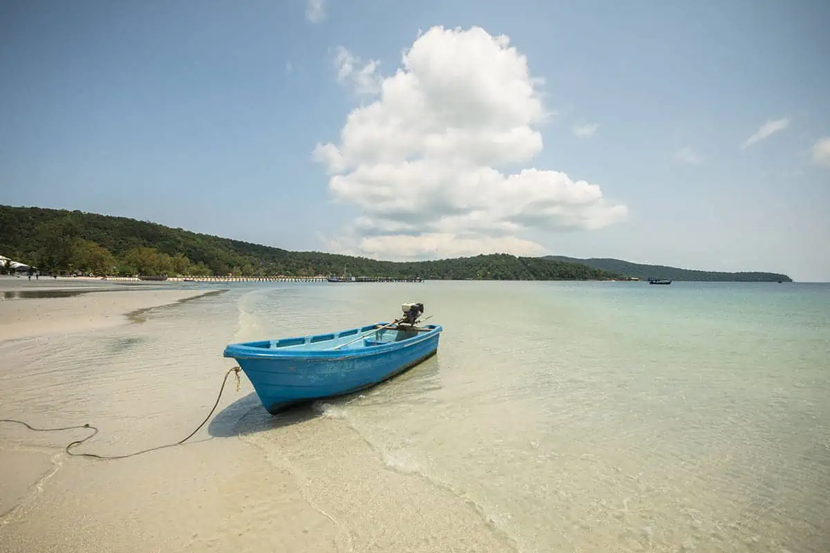 Koh Rong Or Koh Rong Samloem: Which Is BEST (2025) 18 the calm shoreline of saracen bay on koh rong samloem