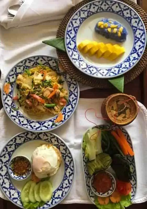 Where To Eat In Vang Vieng: BEST 11 Spots Worth Trying 7 a full meal laid out from restaurant du crabe d'or